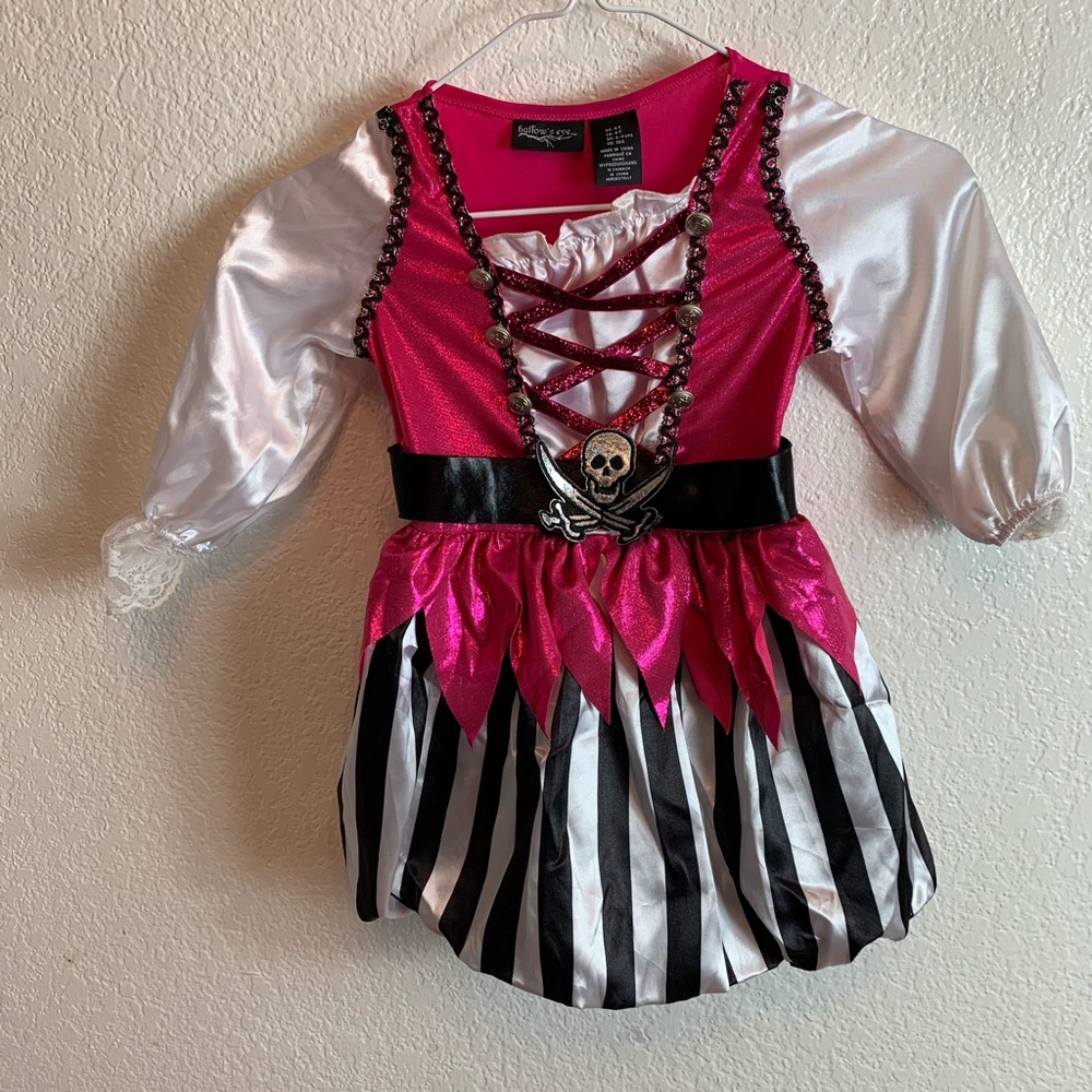 Hallow's Eve pirate costume for a girl